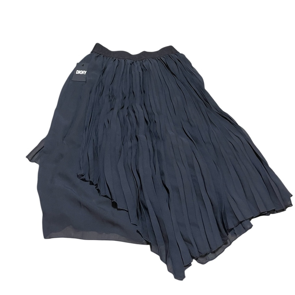 🌼💜NWT DKNY PLEADED SYMMETRICAL SKIRT.